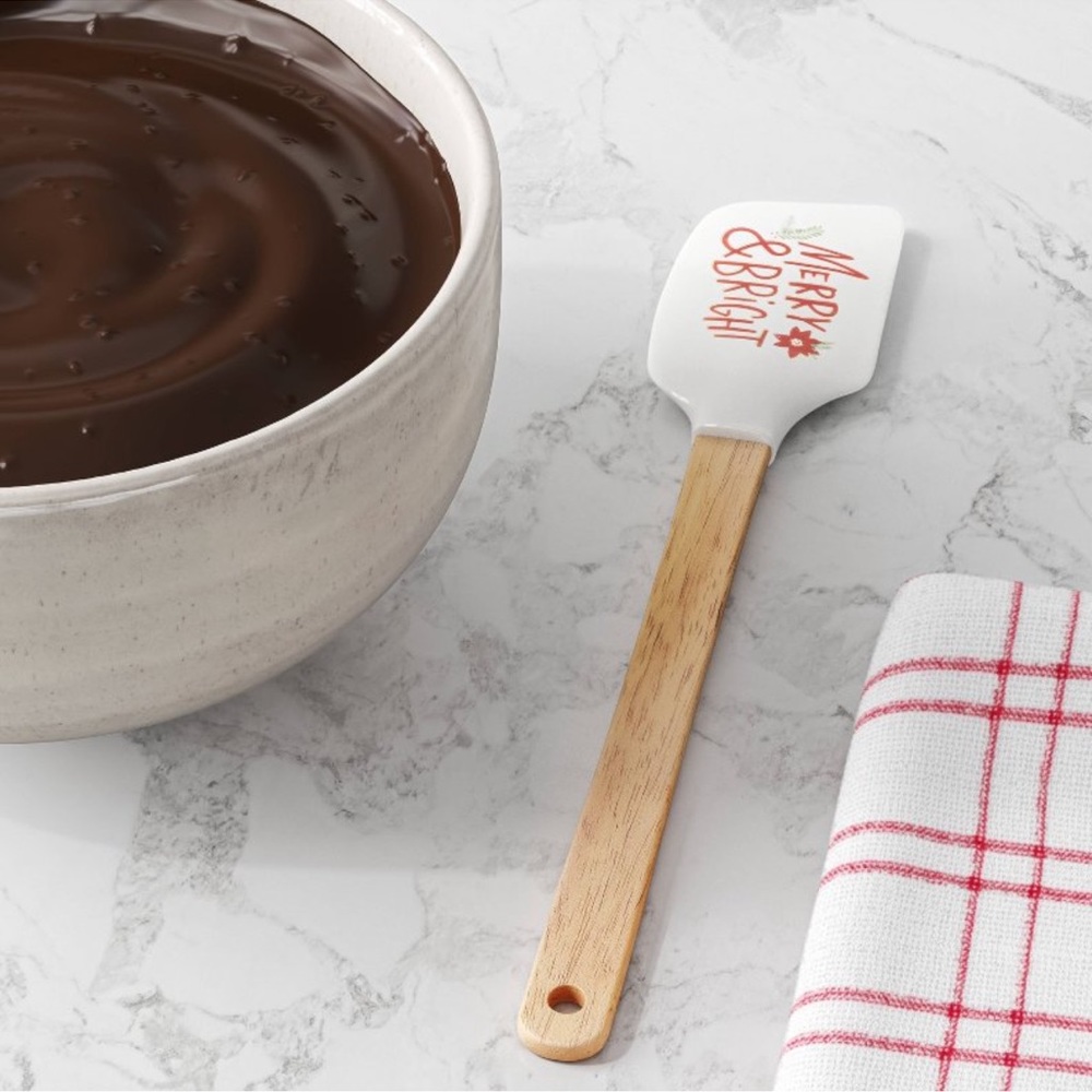 Wondershop Christmas spatula set of 2 and two kitchen towels